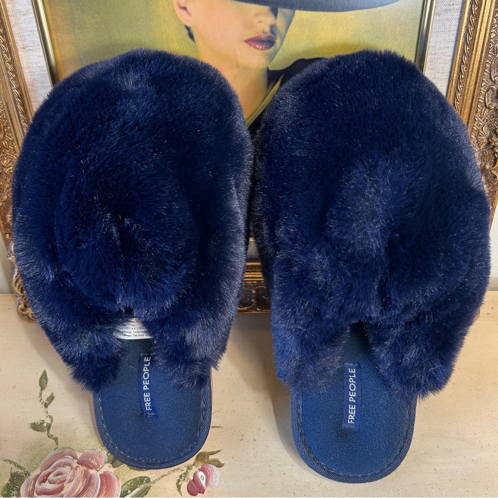Free People Deep Navy Blue Faux Fur Plush Snowball Slippers NEW NWOT